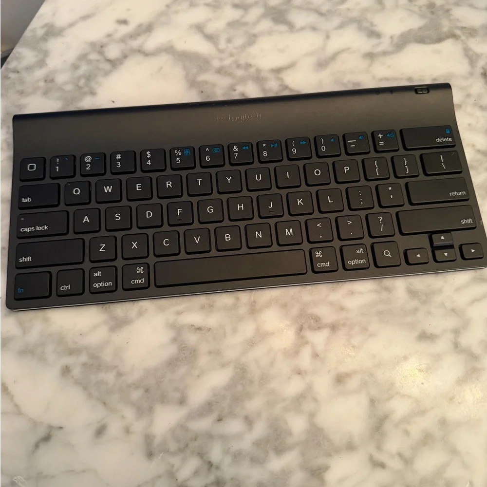 Logitech YR0021 Tablet Keyboard for iPad tablets Bluetooth keyboard